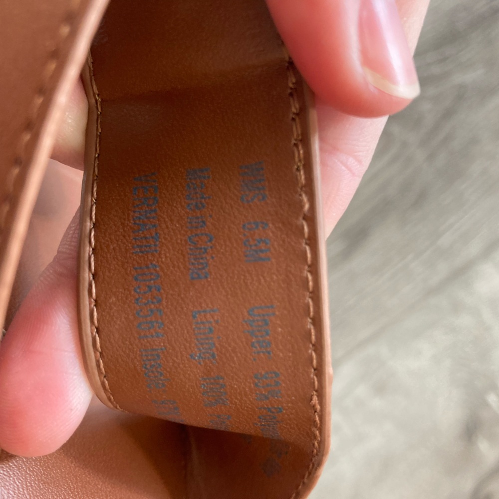 Brown Aldo Sandals With Gold Between Toe (6.5) - Picture 4 of 4